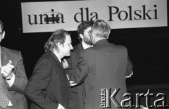 23-24.04.1994, Warszawa, Polska.
Kongres założycielski Unii Wolności. Od lewej: Aleksander Hall, Władysław Frasyniuk, Tadeusz Mazowiecki (tyłem).
Fot. Mieczysław Michalak, zbiory Ośrodka KARTA