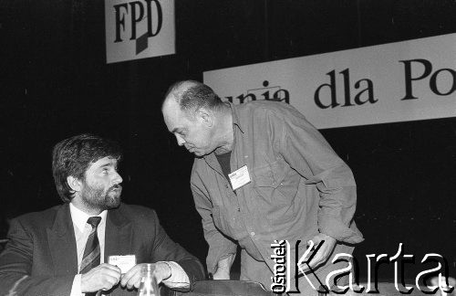 23-24.04.1994, Warszawa, Polska. 
Władysław Frasyniuk i Jacek Kuroń (od lewej) na kongresie założycielskim Unii Wolności. 
Fot. Mieczysław Michalak, zbiory Ośrodka KARTA