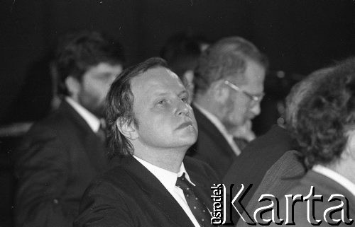 23-24.04.1994, Warszawa, Polska.
Aleksander Hall (na pierwszym planie), Tadeusz Mazowiecki, Władysław Frasyniuk (w tle) na kongresie założycielskim Unii Wolności. 
Fot. Mieczysław Michalak, zbiory Ośrodka KARTA
