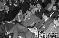 23-24.04.1994, Warszawa, Polska.
Jacek Kuroń (w środku) na kongresie założycielskim Unii Wolności, 1. z prawej Artur Balazs.
Fot. Mieczysław Michalak, zbiory Ośrodka KARTA