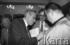 23-24.04.1994, Warszawa, Polska.
Kongres założycielski Unii Wolności. Tadeusz Mazowiecki podczas przerwy w obradach.
Fot. Mieczysław Michalak, zbiory Ośrodka KARTA