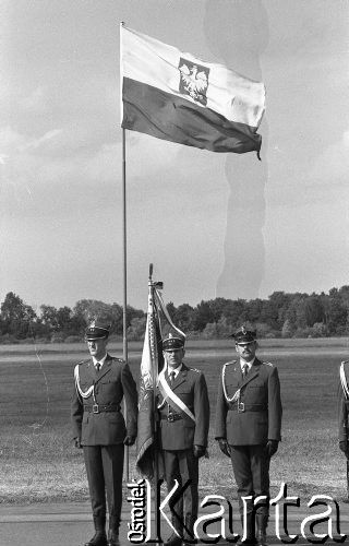 18.06.1994, Wrocław, Polska.
Wizyta prezydenta Lecha Wałęsy w Wyższej Szkole Oficerskiej im. Tadeusza Kościuszki. 
Fot. Mieczysław Michalak, zbiory Ośrodka KARTA