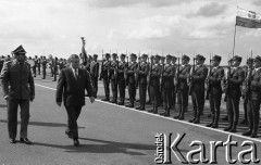 18.06.1994, Wrocław, Polska.
Wizyta prezydenta Lecha Wałęsy w Wyższej Szkole Oficerskiej im. Tadeusza Kościuszki. 
Fot. Mieczysław Michalak, zbiory Ośrodka KARTA