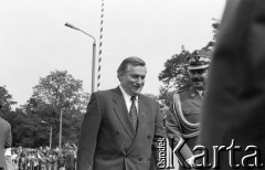 19.06.1994, Wrocław, Polska.
Promocja oficerska w Wyższej Szkole Oficerskiej z udziałem prezydenta Lecha Wałęsy. 
Fot. Mieczysław Michalak, zbiory Ośrodka KARTA