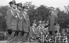 19.06.1994, Wrocław, Polska.
Promocja oficerska w Wyższej Szkole Oficerskiej z udziałem prezydenta Lecha Wałęsy. 
Fot. Mieczysław Michalak, zbiory Ośrodka KARTA