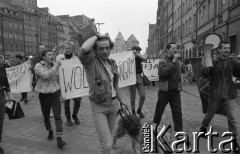 Lata 90., Wrocław, Polska.
Marsz przeciwników i zwolenników aborcji.
Fot. Mieczysław Michalak, zbiory Ośrodka KARTA