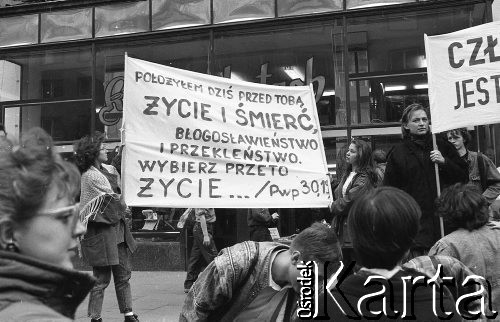 Lata 90., Wrocław, Polska.
Marsz przeciwników aborcji.
Fot. Mieczysław Michalak, zbiory Ośrodka KARTA