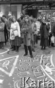 Lata 90., Wrocław, Polska.
Marsz przeciwników i zwolenników aborcji, napisy na ulicy.
Fot. Mieczysław Michalak, zbiory Ośrodka KARTA