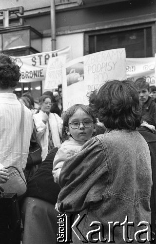 Lata 90., Wrocław, Polska.
Marsz przeciwników aborcji.
Fot. Mieczysław Michalak, zbiory Ośrodka KARTA