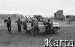 Lata 90., Wrocław, Polska.
Ćwiczenia jednostki antyterrorystycznej policji.
Fot. Mieczysław Michalak, zbiory Ośrodka KARTA