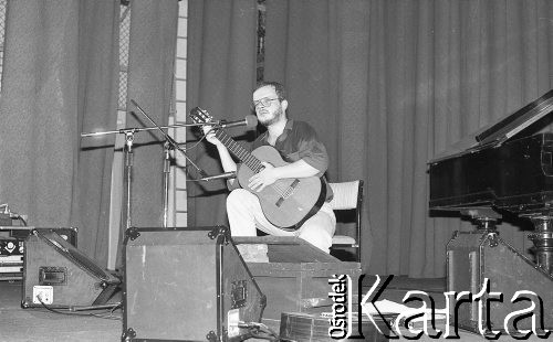 Ok. 1990, Wrocław, Polska.
Jacek Kaczmarski podczas koncertu.
Fot. Mieczysław Michalak, zbiory Ośrodka KARTA