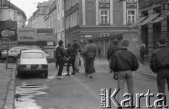 Początek lat 90., Wrocław, Polska.
Pierwszy dzień wiosny, bójka z udziałem skiheadów.
Fot. Mieczysław Michalak, zbiory Ośrodka KARTA