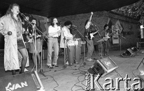 Lata 90., Wrocław, Polska.
Występ zespołu Terra.
Fot. Mieczysław Michalak, zbiory Ośrodka KARTA