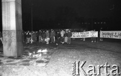 1991, Wrocław, Polska.
Próba zniszczenia Pomnika Poległych Milicjantów na placu Powstańców Śląskich.
Fot. Mieczysław Michalak, zbiory Ośrodka KARTA