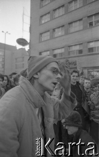 Maj - czerwiec 1989, Wrocław, Polska.
Happening Pomarańczowej Alternatywy na ulicy Świdnickiej - Kampania Wyborcza Majora. Uczestnik happeningu.
Fot. Mieczysław Michalak, zbiory Ośrodka KARTA