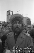 Maj – czerwiec 1989, Wrocław, Polska.
Happening Pomarańczowej Alternatywy na ulicy Świdnickiej – Kampania Wyborcza Majora  Waldemar Fydrych (Major) czyta Polski Kodeks Honorowy Władysława Boziewicza.
Fot. Mieczysław Michalak, zbiory Ośrodka KARTA
