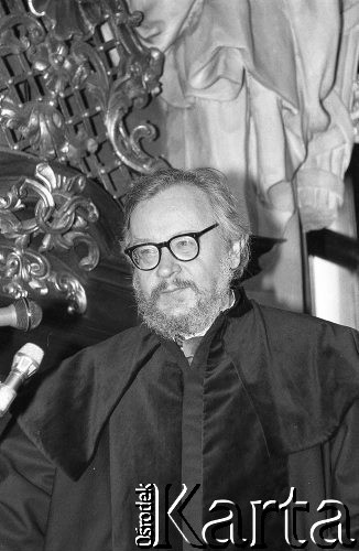 1991, Wrocław, Polska. 
Jerzy Grotowski przyjmujący doktorat honoris causa Uniwersytetu Wrocławskiego
Fot. Mieczysław Michalak, zbiory Ośrodka KARTA