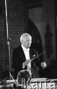 1993, Wrocław, Polska.
Witold Lutosławski dyryguje podczas koncertu festiwalu Wratislavia Cantans.
Fot. Mieczysław Michalak, zbiory Ośrodka KARTA