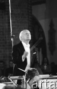 1993, Wrocław, Polska.
Witold Lutosławski dyryguje podczas koncertu festiwalu Wratislavia Cantans.
Fot. Mieczysław Michalak, zbiory Ośrodka KARTA