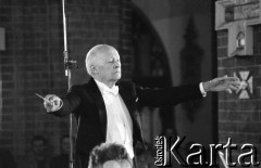 1993, Wrocław, Polska.
Witold Lutosławski dyryguje podczas koncertu festiwalu Wratislavia Cantans.
Fot. Mieczysław Michalak, zbiory Ośrodka KARTA