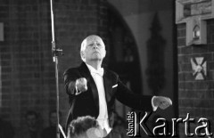 1993, Wrocław, Polska.
Witold Lutosławski dyryguje podczas koncertu festiwalu Wratislavia Cantans.
Fot. Mieczysław Michalak, zbiory Ośrodka KARTA