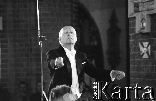 1993, Wrocław, Polska.
Witold Lutosławski dyryguje podczas koncertu festiwalu Wratislavia Cantans.
Fot. Mieczysław Michalak, zbiory Ośrodka KARTA