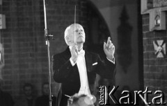 1993, Wrocław, Polska.
Witold Lutosławski dyryguje podczas koncertu festiwalu Wratislavia Cantans.
Fot. Mieczysław Michalak, zbiory Ośrodka KARTA