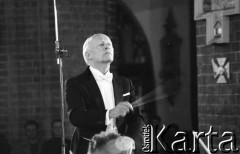 1993, Wrocław, Polska.
Witold Lutosławski dyryguje podczas koncertu festiwalu Wratislavia Cantans.
Fot. Mieczysław Michalak, zbiory Ośrodka KARTA