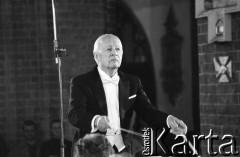 1993, Wrocław, Polska.
Witold Lutosławski dyryguje podczas koncertu festiwalu Wratislavia Cantans.
Fot. Mieczysław Michalak, zbiory Ośrodka KARTA