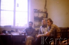 Listopad-grudzień 1982, Warszawa, Polska.
Ośrodek Odosobnienia w Warszawie-Białołęce - więźniowie w celi, wśród nich Andrzej Gwiazda (1. z lewej)
Fot. Krzysztof Klim, zbiory Ośrodek KARTA