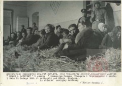 1941, Częstochowa. 
Aresztowani członkowie organizacji konspiracyjnych oraz redaktorzy, zecerzy i kolporterzy pisma „Honor i Ojczyna” w gmachu Gimnazjum im. Romana Traugutta
Fot. NN, Studium Polski Podziemnej w Londynie