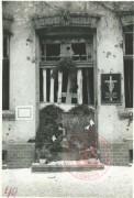 1945, Warszawa. 
Miejsce upamiętnienia dokonanej przez Niemców egzekucji. 
Fot. NN, Studium Polski Podziemnej w Londynie