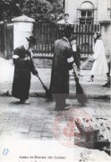 1939-1943, Warszawa. 
Żydzi zamiatają ulicę
Fot. NN, Studium Polski Podziemnej w Londynie