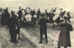 1939-1945, brak miejsca. 
Deportacja ludności żydowskiej. 
Fot. NN, Studium Polski Podziemnej w Londynie