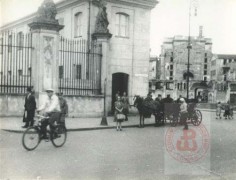 1939-1944, Warszawa. 
Róg Wierzbowej i Placu Teatralnego. 
Fot. NN, Studium Polski Podziemnej w Londynie