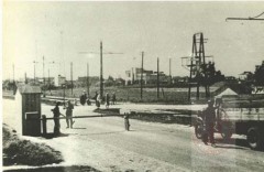 1939-1944, Warszawa. 
Niemiecki punkt kontrolny. 
Fot. NN, Studium Polski Podziemnej w Londynie