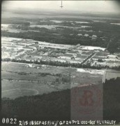 18.09.1945, okolice Bergen, Saksonia, Niemcy.
Zdjęcie lotnicze wyzwolonego obozu koncentracyjnego Bergen-Belsen. Obóz istniał w latach 1940-1945, początkowo w charakterze obozu jenieckiego, później - koncentracyjnego. Zginęło w nim Ok. 50 000 więźniów obozu koncentracyjnego i ok. 20 000 jeńców wojennych.
Fot. NN, Studium Polski Podziemnej w Londynie