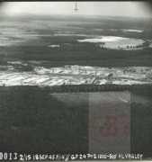 18.09.1945, okolice Bergen, Saksonia, Niemcy.
Zdjęcie lotnicze wyzwolonego obozu koncentracyjnego Bergen-Belsen. Obóz istniał w latach 1940-1945, początkowo w charakterze obozu jenieckiego, później - koncentracyjnego. Zginęło w nim Ok. 50 000 więźniów obozu koncentracyjnego i ok. 20 000 jeńców wojennych.
Fot. NN, Studium Polski Podziemnej w Londynie