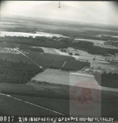 18.09.1945, okolice Bergen, Saksonia, Niemcy.
Zdjęcie lotnicze wyzwolonego obozu koncentracyjnego Bergen-Belsen. Obóz istniał w latach 1940-1945, początkowo w charakterze obozu jenieckiego, później - koncentracyjnego. Zginęło w nim Ok. 50 000 więźniów obozu koncentracyjnego i ok. 20 000 jeńców wojennych.
Fot. NN, Studium Polski Podziemnej w Londynie