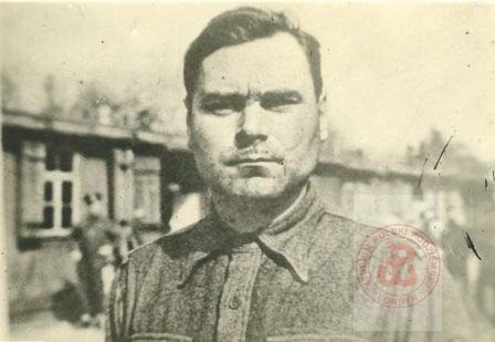 Kwiecień 1945, okolice Bergen, Niemcy.
Aresztowany przez Brytyjczyków komendant obozów koncentracyjnych Natzweiler-Struthof, Auschwitz II - Birkenau, Bergen-Belsen SS-Hauptsturmführer Josef Kramer w obozie Bergen-Belsen. 
Fot. NN, Studium Polski Podziemnej w Londynie