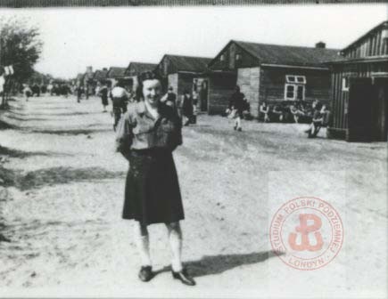 Kwiecień-Maj 1945, okolice Oberlangen, Niemcy.
Polskie kobiety-jeńcy wojenni po wyzwoleniu obozu jenieckiego Stalag VI C Oberlangen. 
Fot. NN, Studium Polski Podziemnej w Londynie