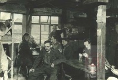 Maj 1945, Dössel, Niemcy.
Polscy jeńcy wojenni w Oflagu VI B Dössel, po wyzwoleniu. 
Fot. NN, Studium Polski Podziemnej w Londynie
