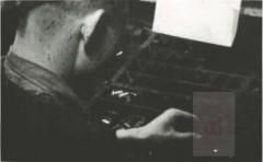 1940-1944, Warszawa. 
Podziemna drukarnia Biura Informacji i Propagandy Komendy Głównej Związki Walki Zbrojnej – Armii Krajowej. Składanie tekstu. 
Fot. NN, Studium Polski Podziemnej w Londynie