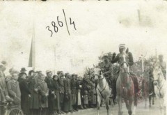 1938, Zamość.
Powrót 9 Pułku Piechoty Legionów z manewrów. Na czele jednostki dowódca pułkownik Stanisław Sosabowski. 
Fot. NN, Studium Polski Podziemnej w Londynie