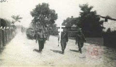 Sierpień 1944, okolice Wilna.
Pogrzeb żołnierza Armii Krajowej porucznika Starbrawy.
Fot. NN, Studium Polski Podziemnej w Londynie