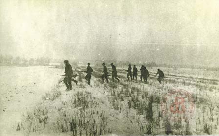 Styczeń 1944, okolice Nowogródka. 
Żołnierze 77 Pułku Piechoty Armii Krajowej. 
Fot. NN, Studium Polski Podziemnej w Londynie