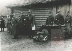 Kwiecień 1944, okolice Nowogródka. 
Żołnierze i oficerowie 77 Pułku Piechoty Armii Krajowej, po zaprzysiężeniu nowych członków. 
Fot. NN, Studium Polski Podziemnej w Londynie