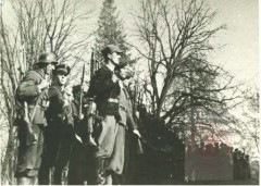 3.05.1944, okolice Zamościa 
Żołnierze 9 Pułku Piechoty Legionów Armii Krajowej podczas świętowania rocznicy uchwalenia Konstytucji 3 Maja. 
Fot. NN, Studium Polski Podziemnej w Londynie