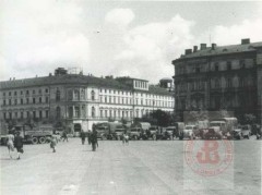 Lipiec 1944, Warszawa. 
Ewakuacja niemieckiego sztabu na Placu Piłsudskiego (w czasie wojny pl. Adolfa Hitlera). 
Fot. NN, Studium Polski Podziemnej w Londynie