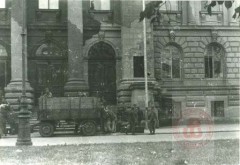 Lipiec 1944, Warszawa. 
Ewakuacja dzieł sztuki z warszawskiej 